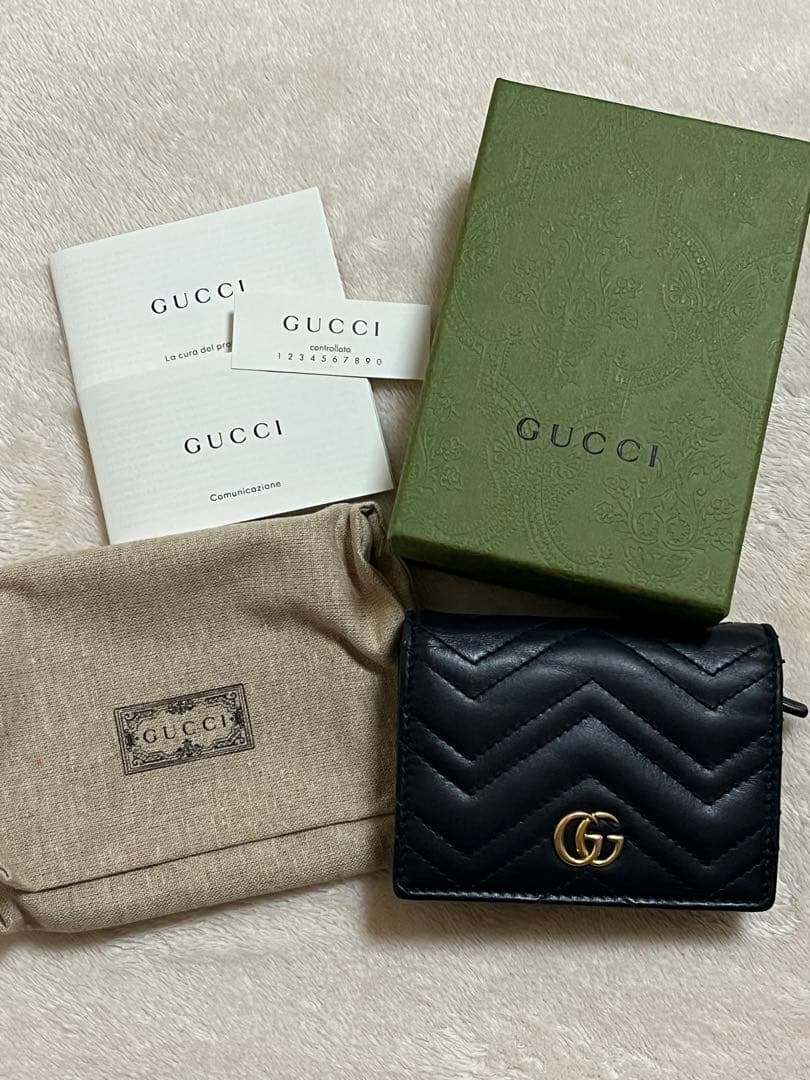 GUCCI グッチ 二つ折り財布 ブラック 正規品 箱付き