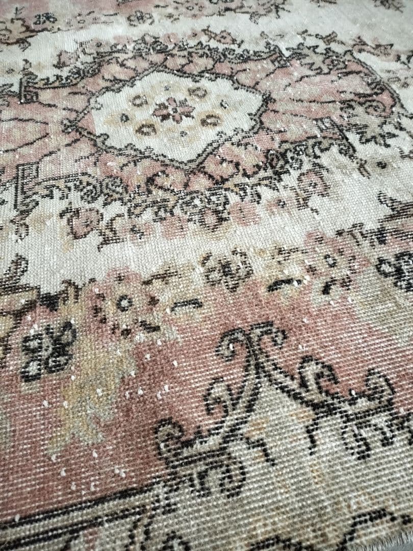 淡いカフェオレとくすみピンク　ヴィンテージラグ　石田ゆり子さんNo.687