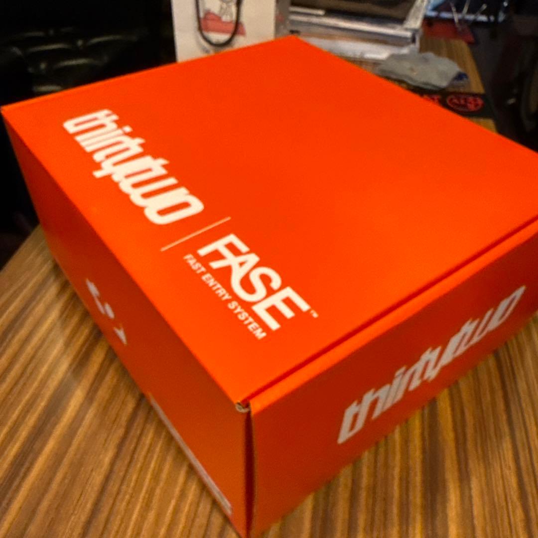 thirtytwo Phase VOLCOM ビンディング ホワイト/ブラック