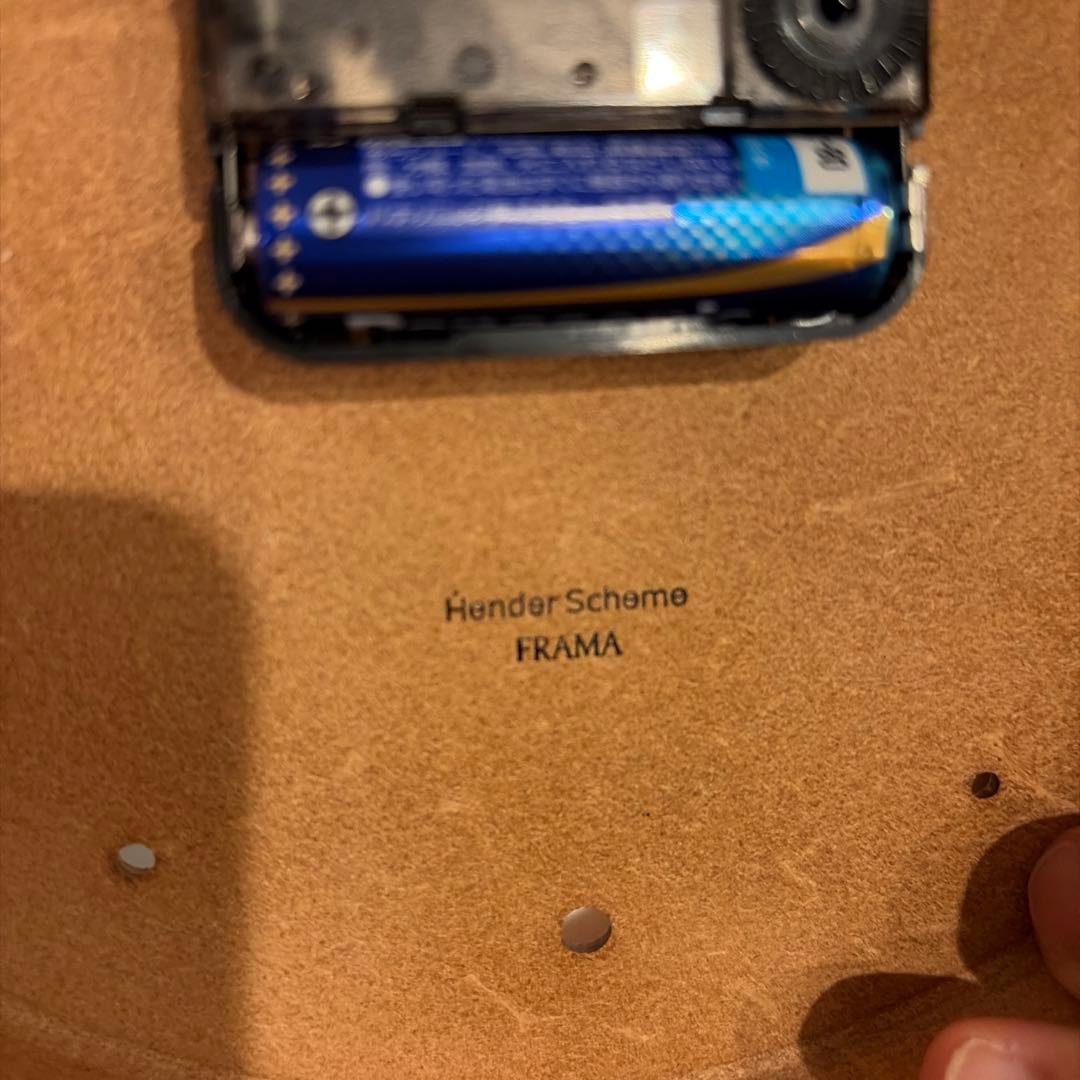 エンダースキーマ　FRAMA レザー製丸型時計