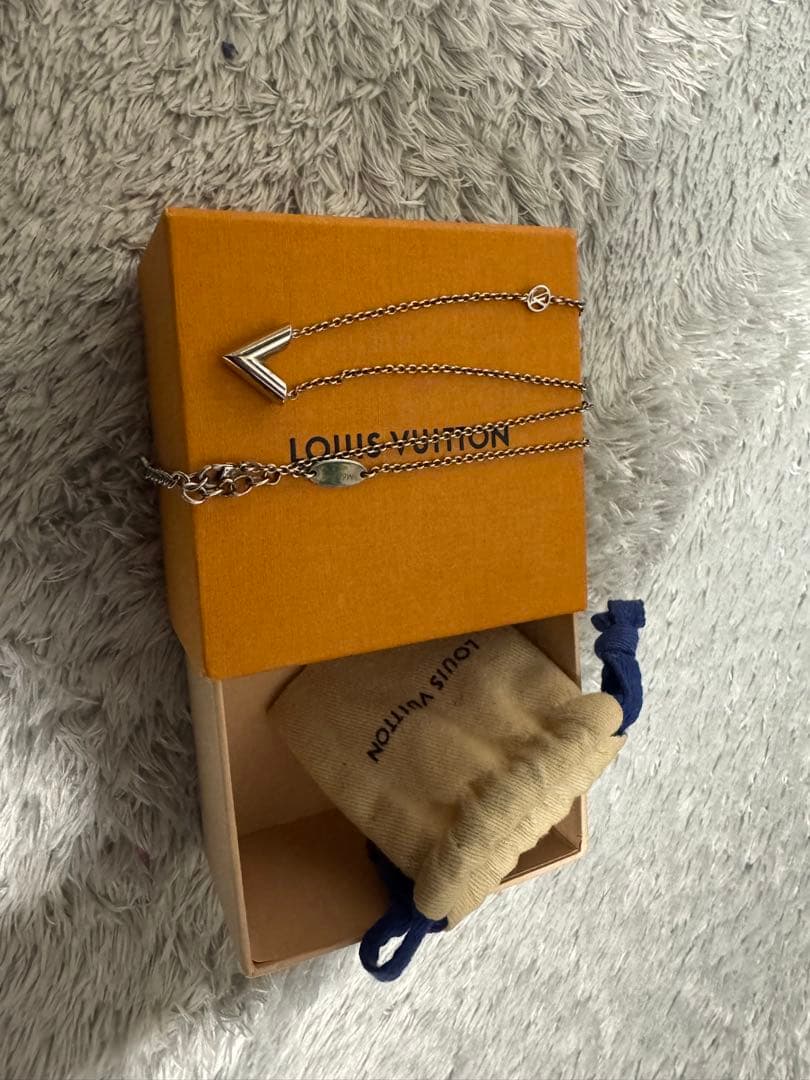 Louis Vuitton シルバー ネックレス