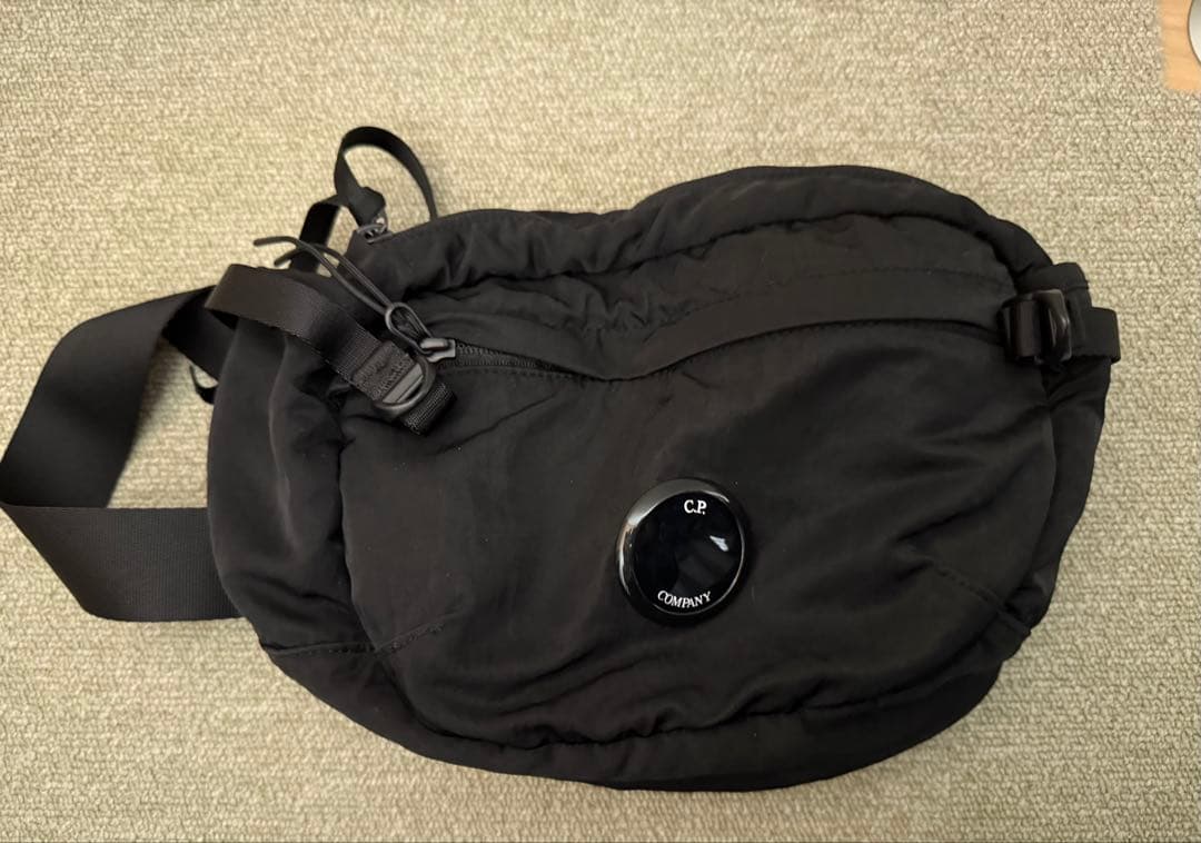 CP COMPANY ブラック クロスボディバッグ