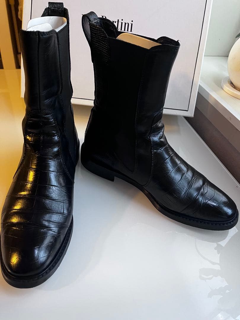 Pertini スペイン製ブラックレザー サイドゴアブーツ クロコダイル風