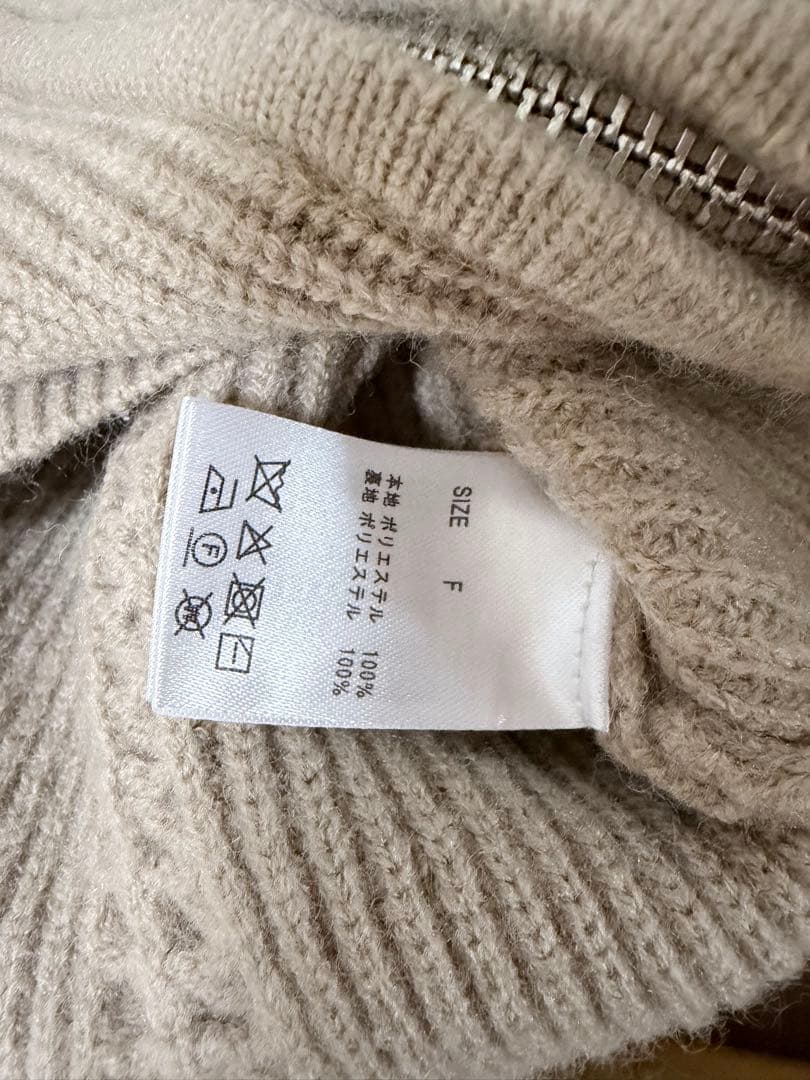 Mary logo zip tops andmary ベージュ