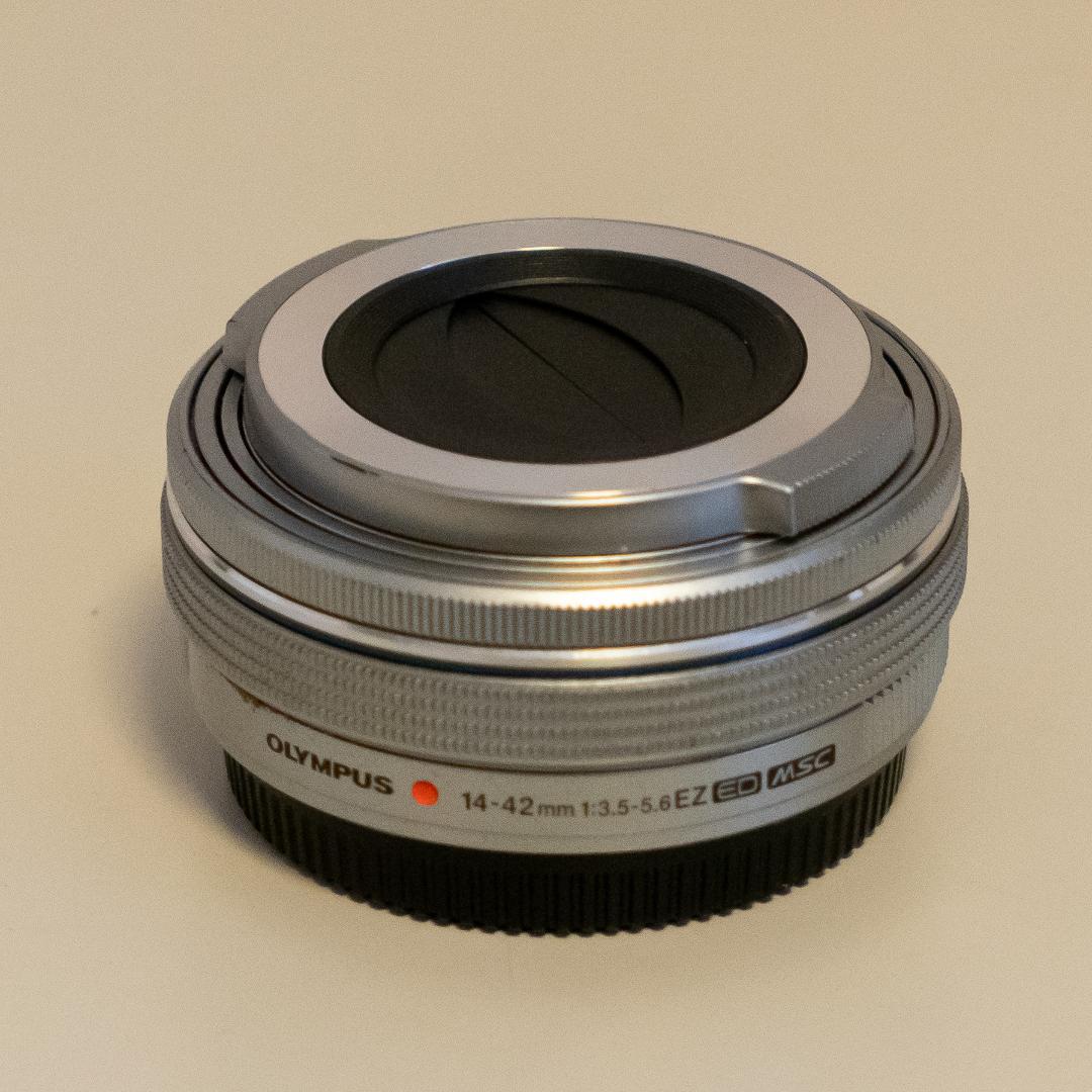ZUIKOレンズ 14-42mm F3.5-5.6 EZ（自動開閉キャップ付き）