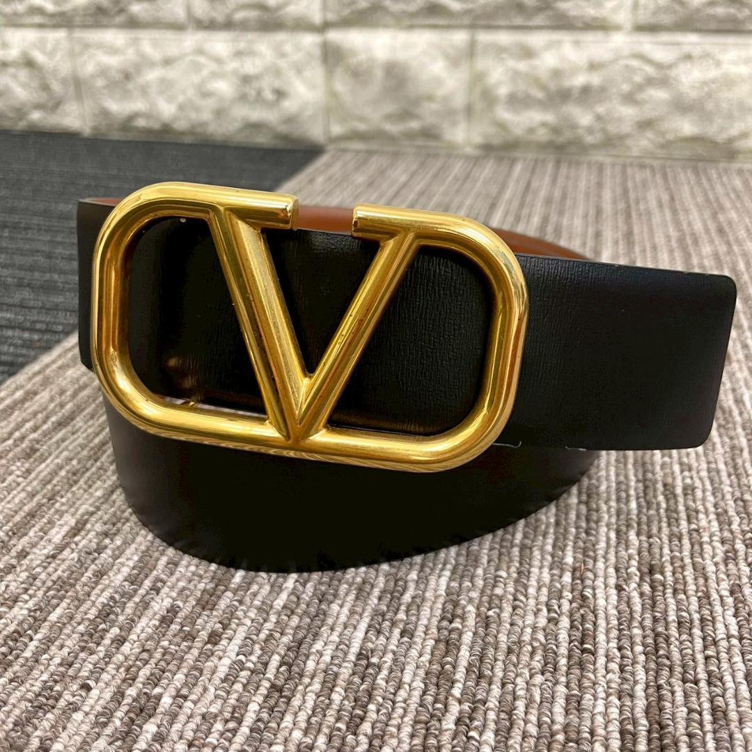 超美品　VARENTINO　ヴァレンティノ　Vロゴ　ベルト　レザー　ゴールド