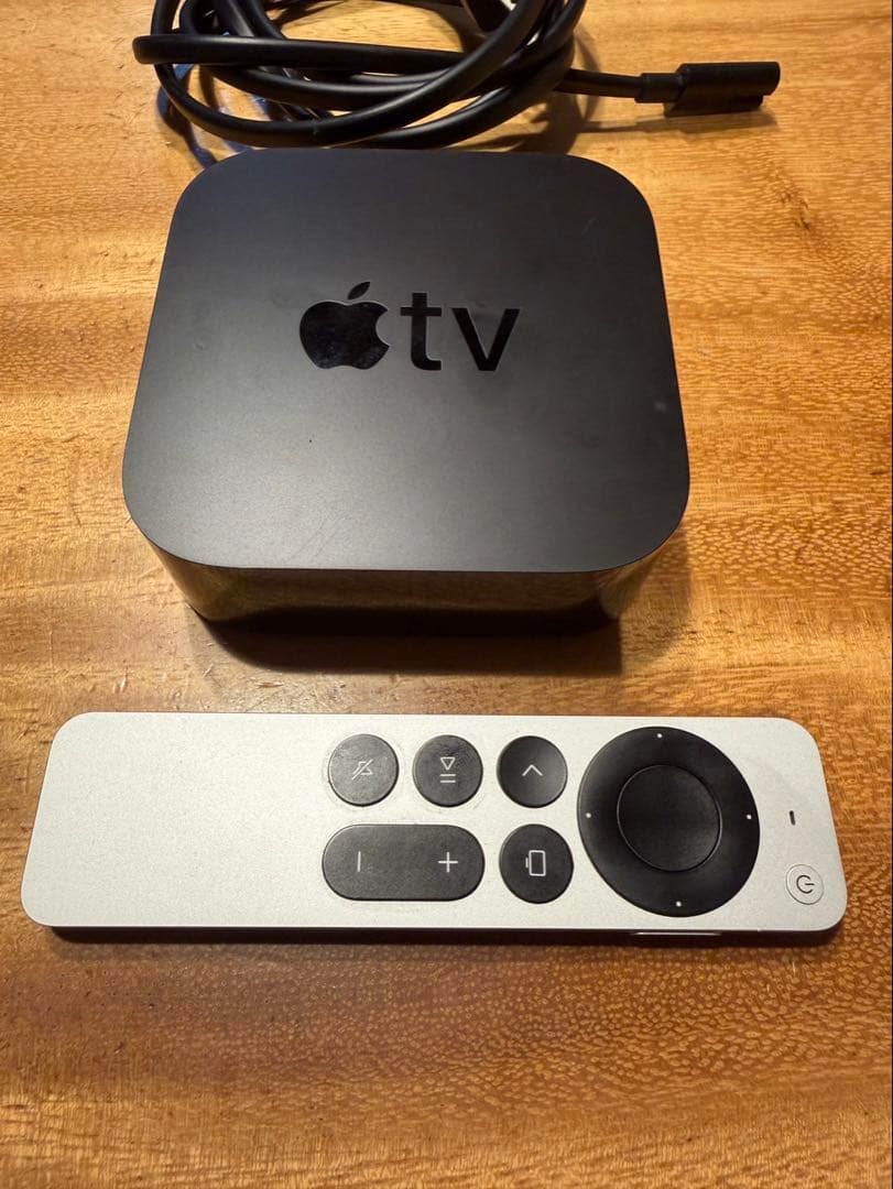Apple TV 本体 + リモコン + ケーブル