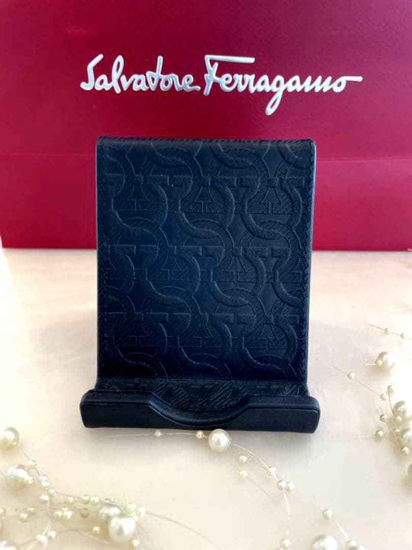 フェラガモ エンボス ガンチーニ スマートフォンスタンド スマホ アイホン