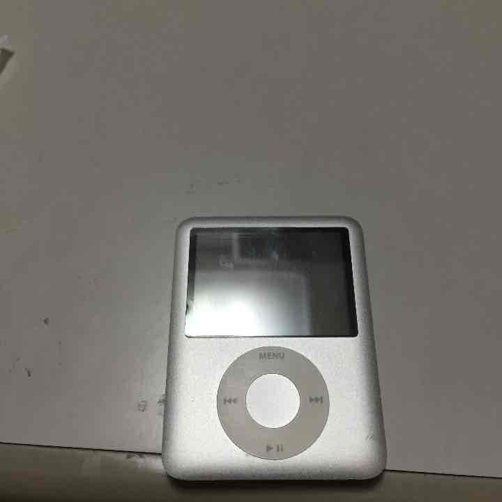 ポータブルプレーヤー iPod 4GB