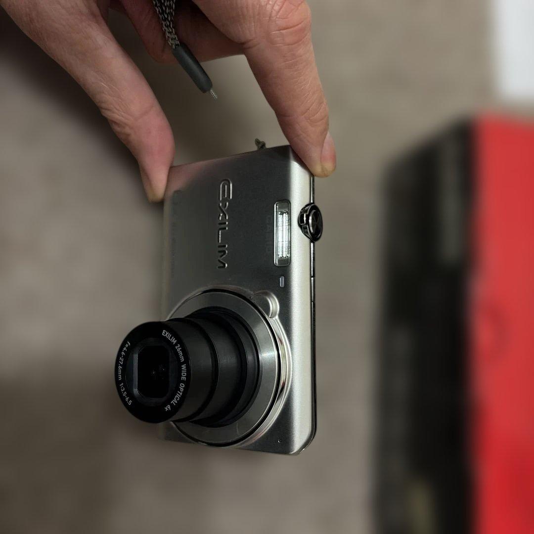 CASIO EXILIM EX-Z770 シルバー