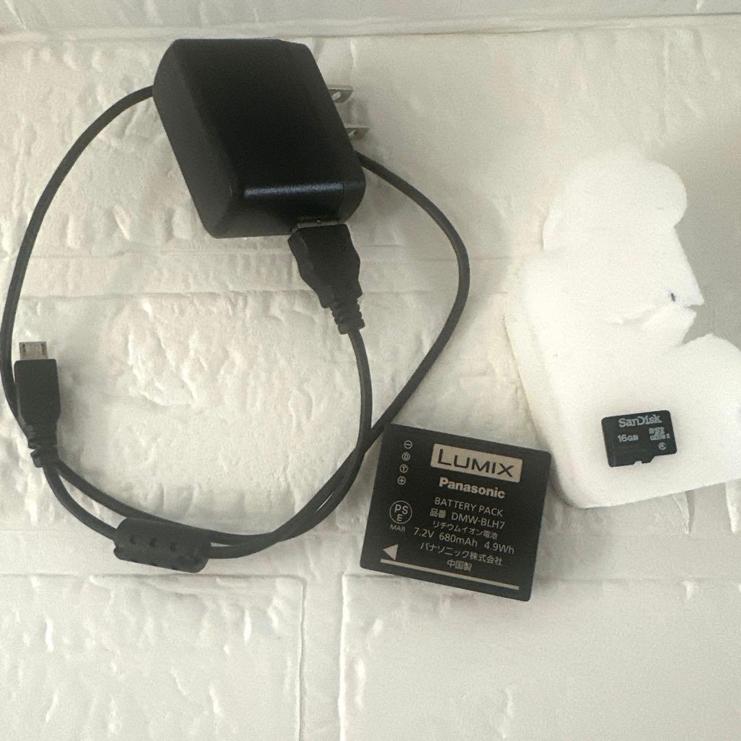 【本日のみ値下げ】　LUMIX DC-GF9 ミラーレス一眼カメラ