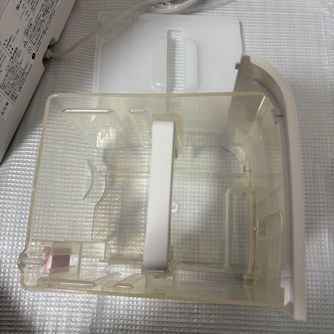 シャープ　空気清浄除湿機　CV-EF120-W