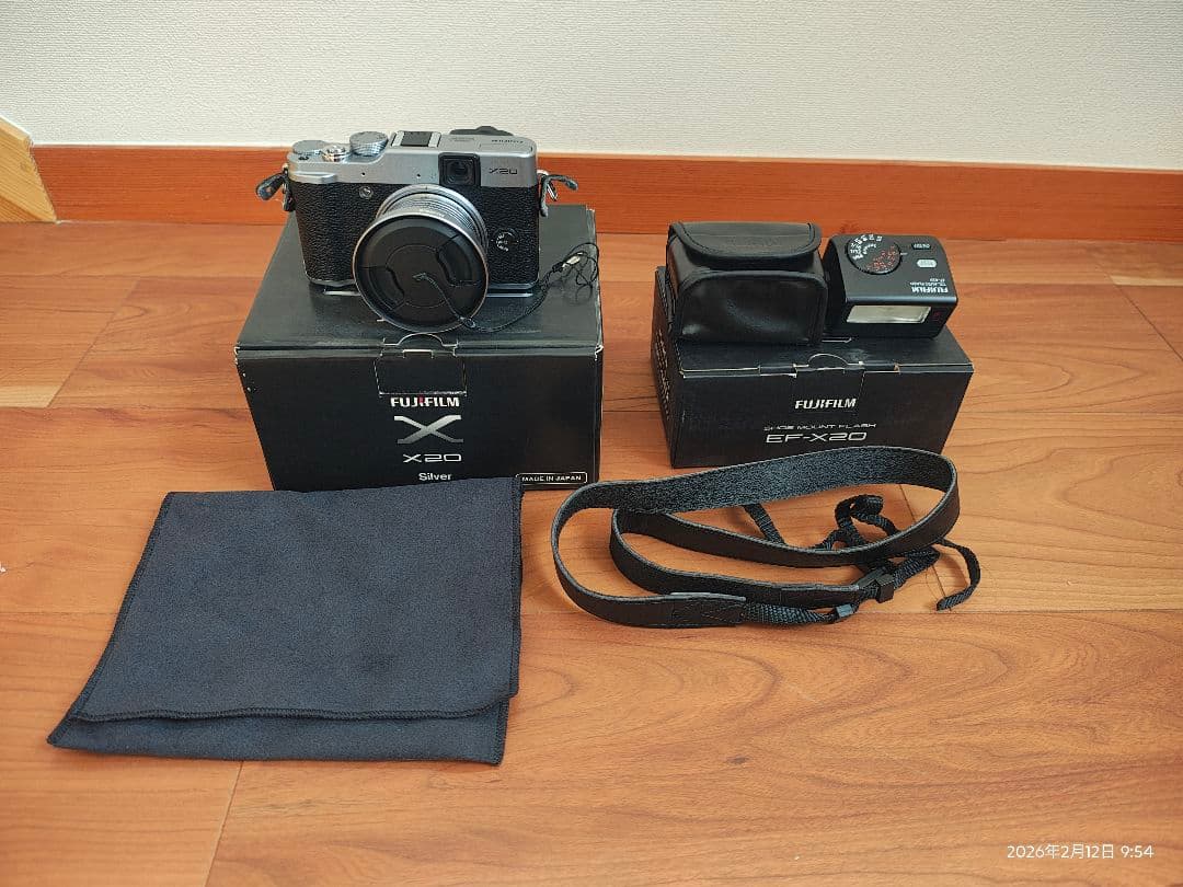 FUJIFILM X20 シルバー 本体と付属品