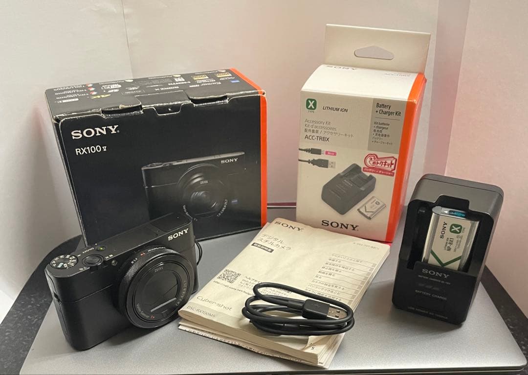 SONY RX100 V コンパクトデジタルカメラ　おまけ予備バッテリー充電器付