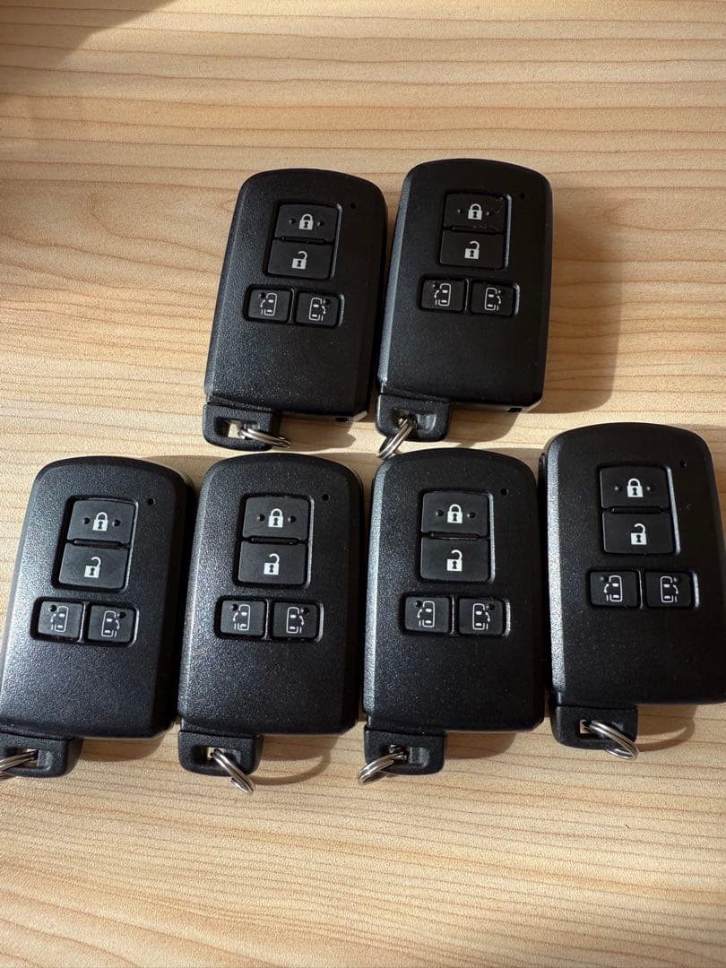 トヨタ純正 ヴォクシー スマートキー (4つボタン) 6個 送料込み