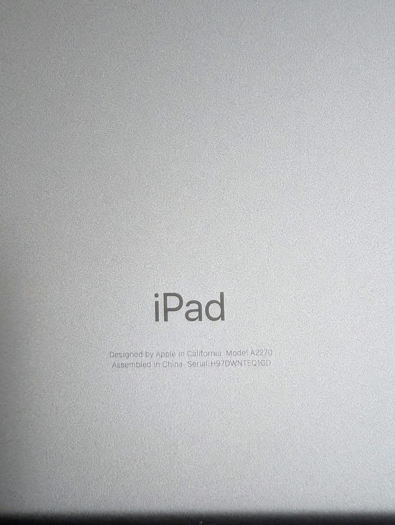 訳ありApple iPad 第8世代 32GB Wi-FIモデルシルバー 本体