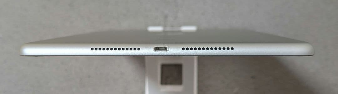 訳ありApple iPad 第8世代 32GB Wi-FIモデルシルバー 本体