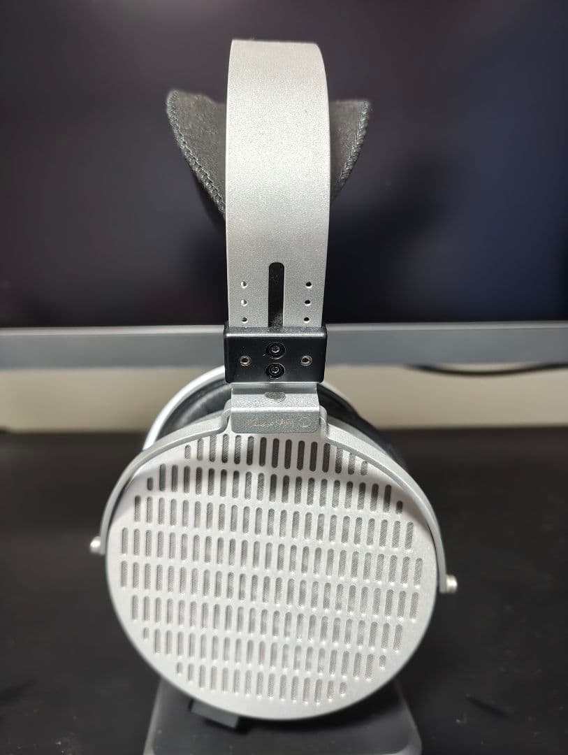 水月雨 (MOONDROP) 大都会 - COSMO