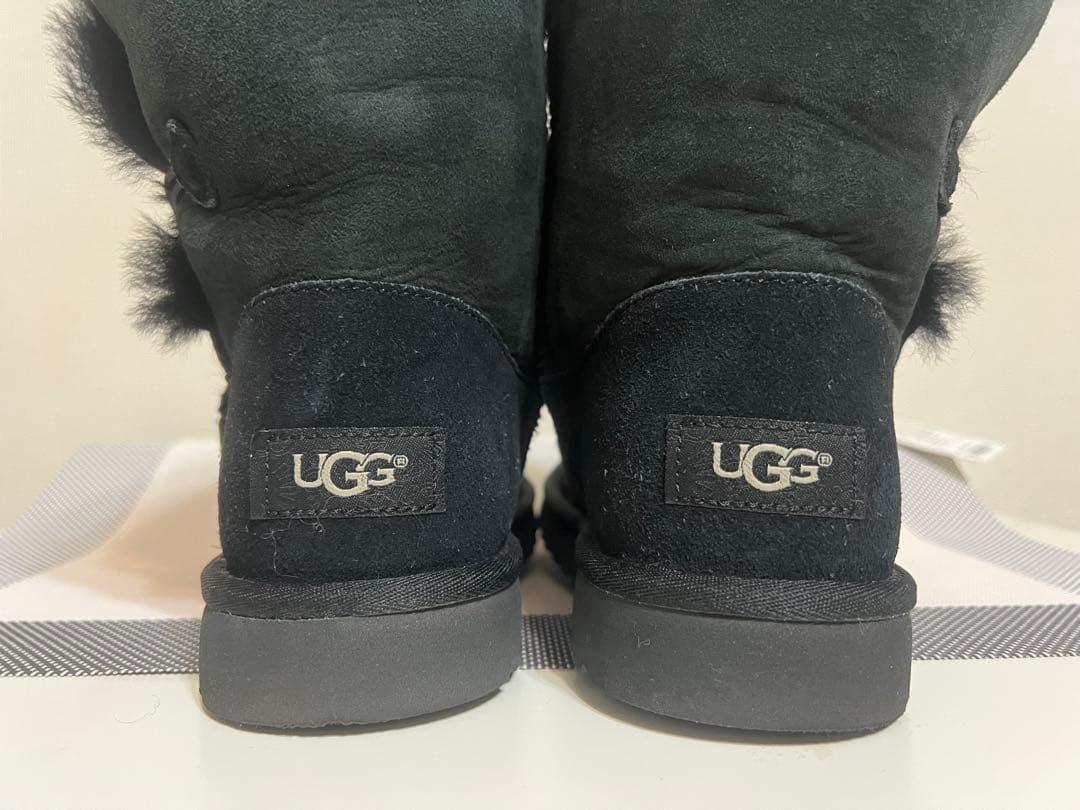 3*1様 UGG黒 スエード ボタン付き ショートブーツ