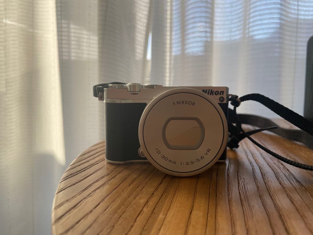 Nikon ニコン 1 J5 付属備品・カバー付き