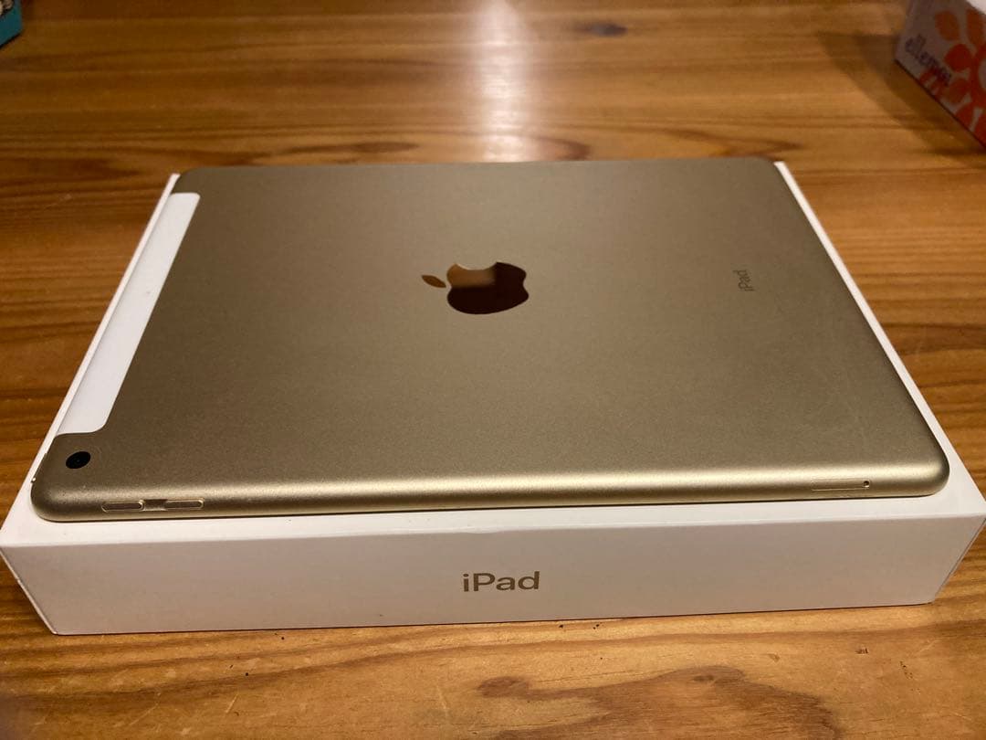 SIMフリー iPad 32GB Wi-Fi+Cellular MPG42J/A