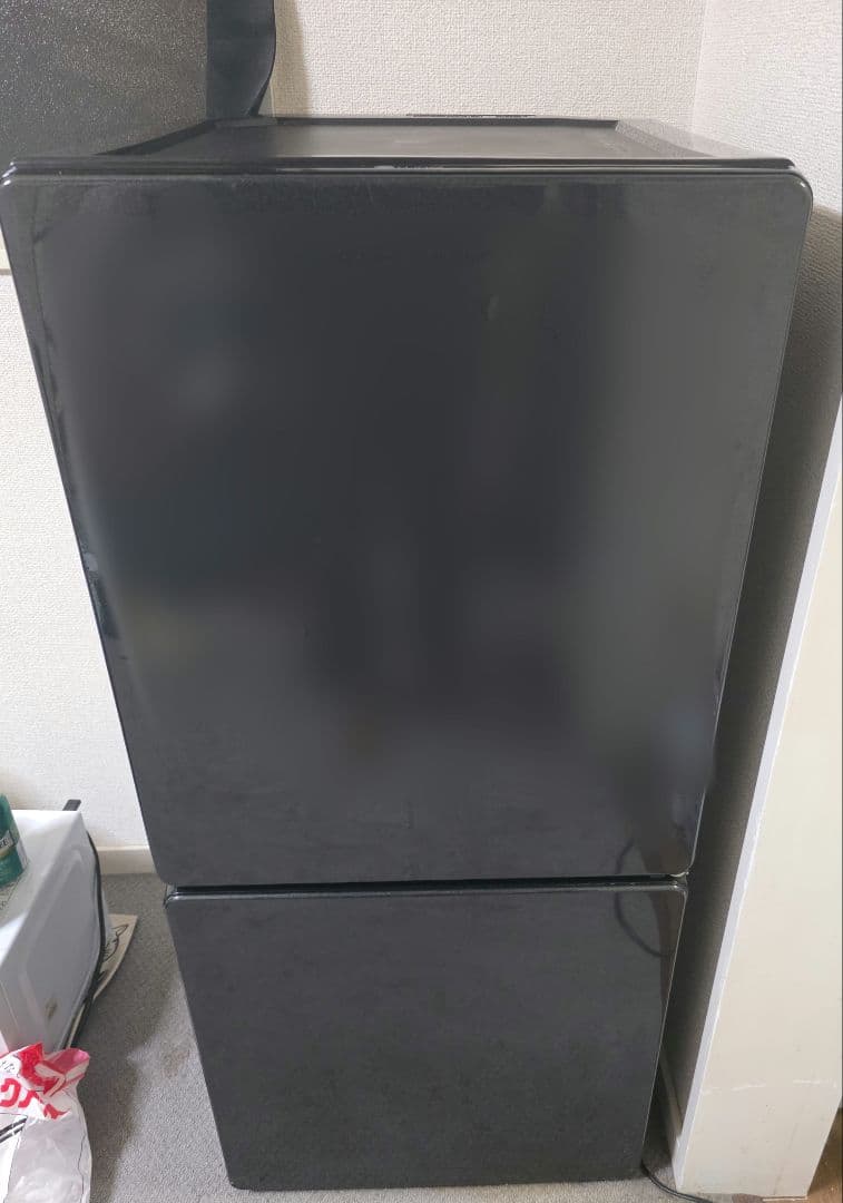 【送料込み】ブラック冷蔵庫 冷凍室付き　一人暮らし用 引っ越しのため、出品です。