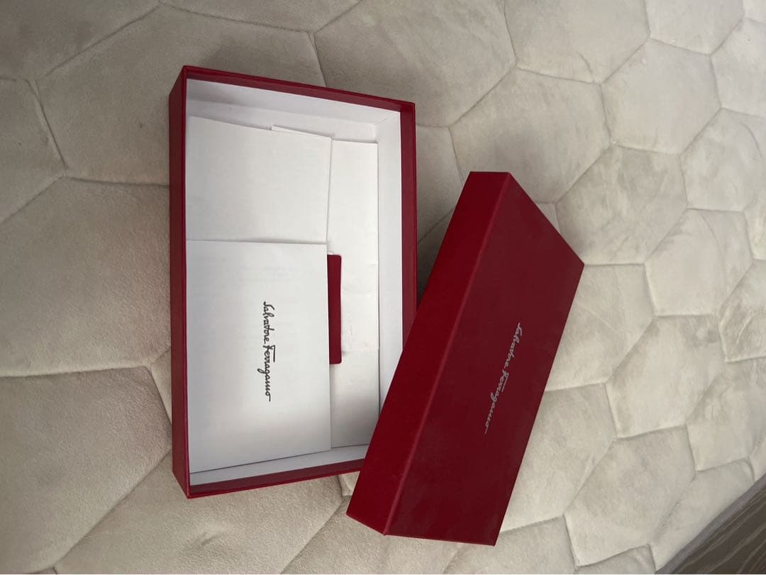 ゲ*ー様 Salvatore Ferragamo ブラック長財布