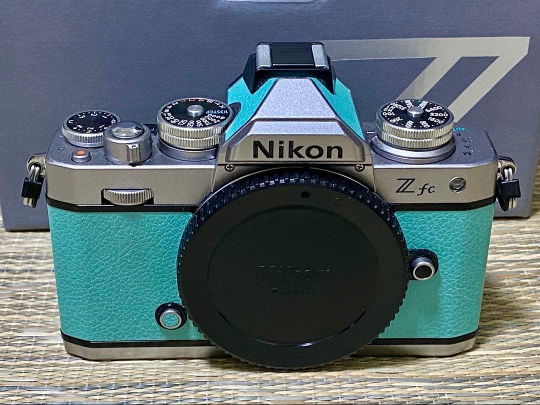 Nikon Z fcシルバーボディミントグリーンおまけでグリップとフラッシュ付き
