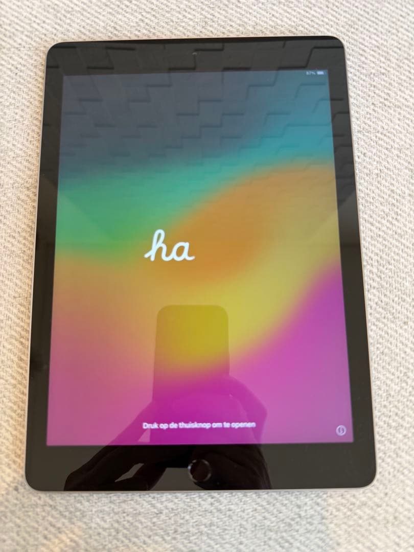 iPad 第6世代シルバー 32GB Wi-Fiモデル　中古