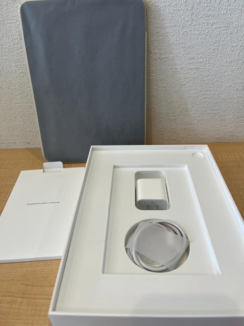 イエロー iPad 本体 　10世代　64GB　イエロー専用カバー付き　箱付き