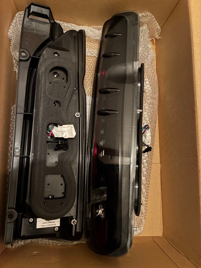 S*H様 200系ハイエーステールライト 左右セット 415コブラ　美品