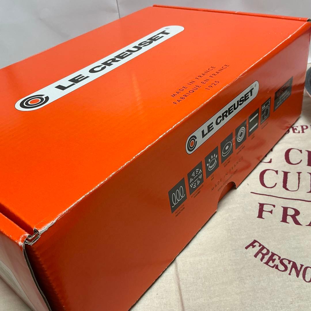 ルクルーゼ　ソーシエ 21cm オリーブ ブランチレリーフ コットン