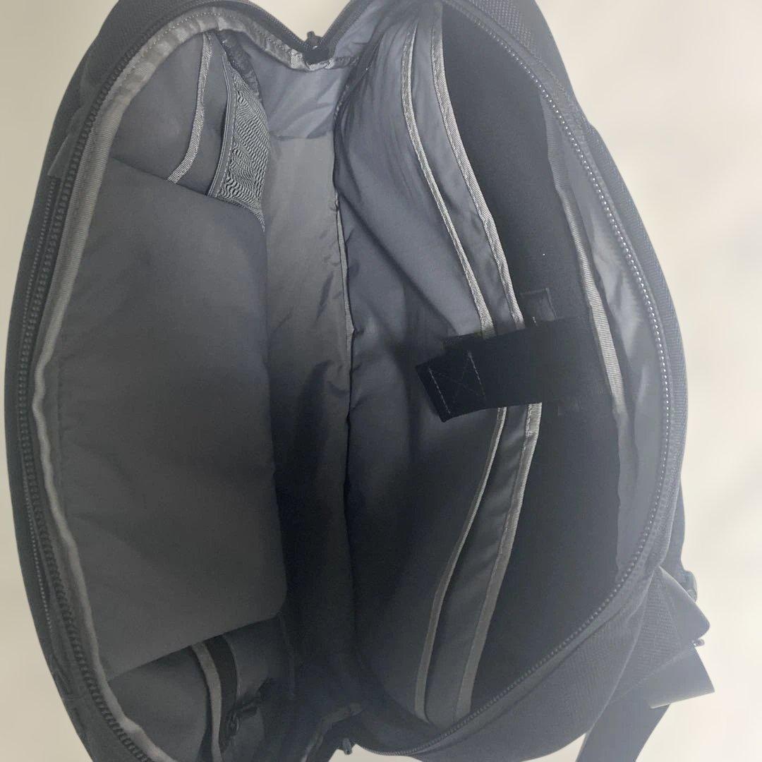 Travel Sling 2 Black ワンショルダーバッグ