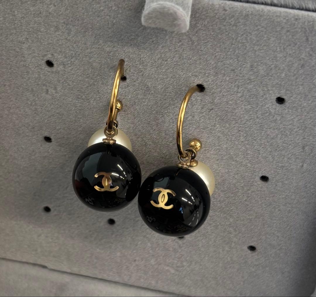 CHANEL フープピアス