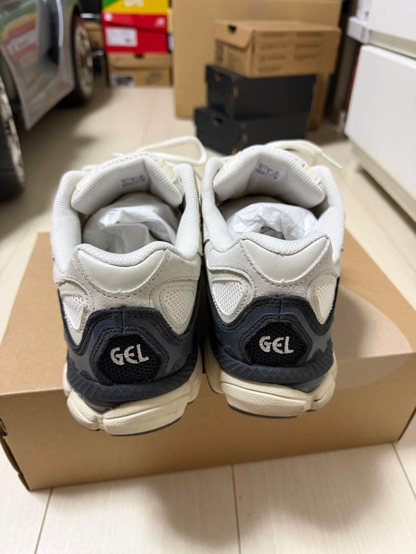 靴 asics GEL-NYC WHITE/SMOKE GREY