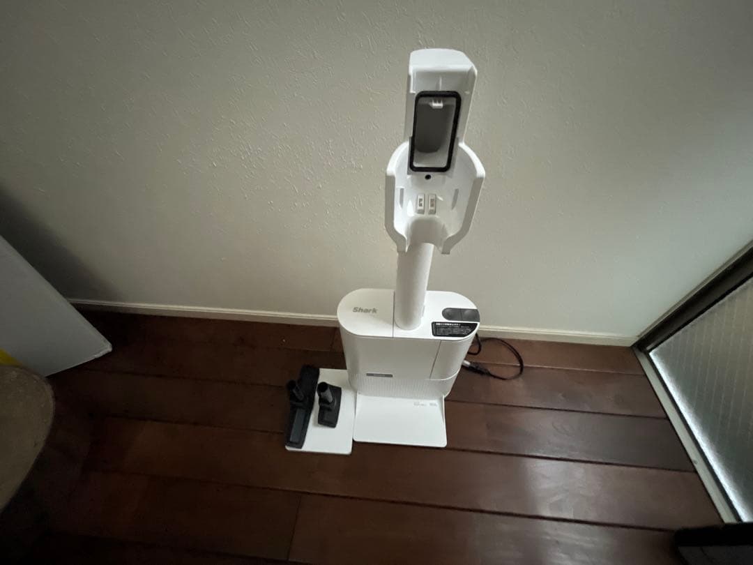 シャーク　スティッククリーナー　CS150JAEごみ収集ドック付。状態良好