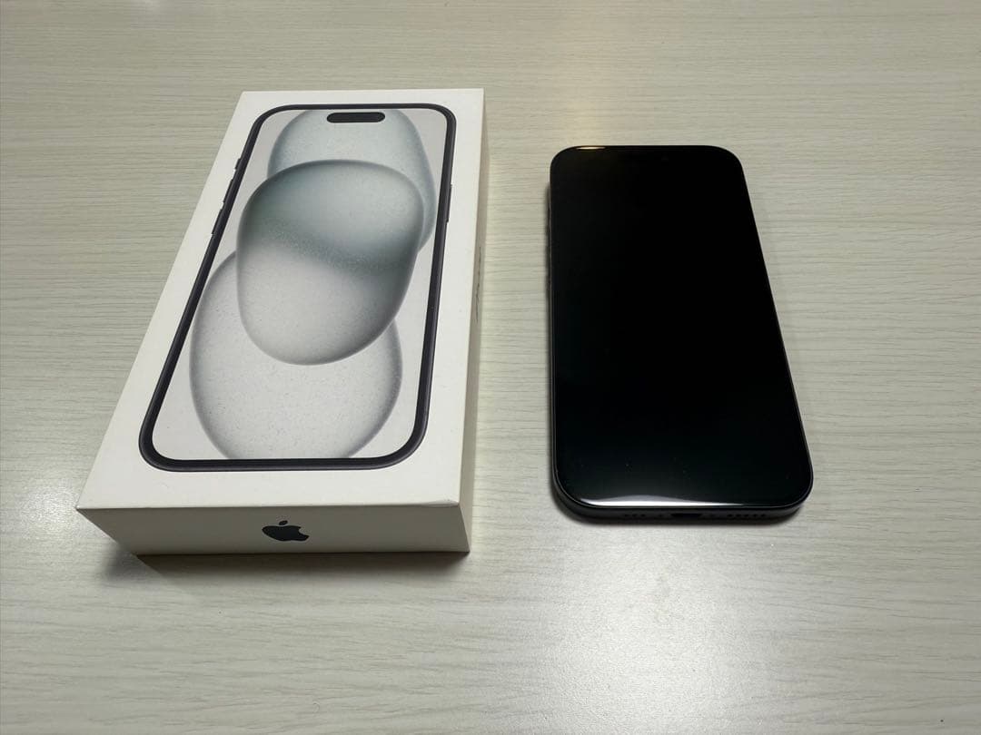 iPhone15 256gb 背面割れ有り　バッテリー89%