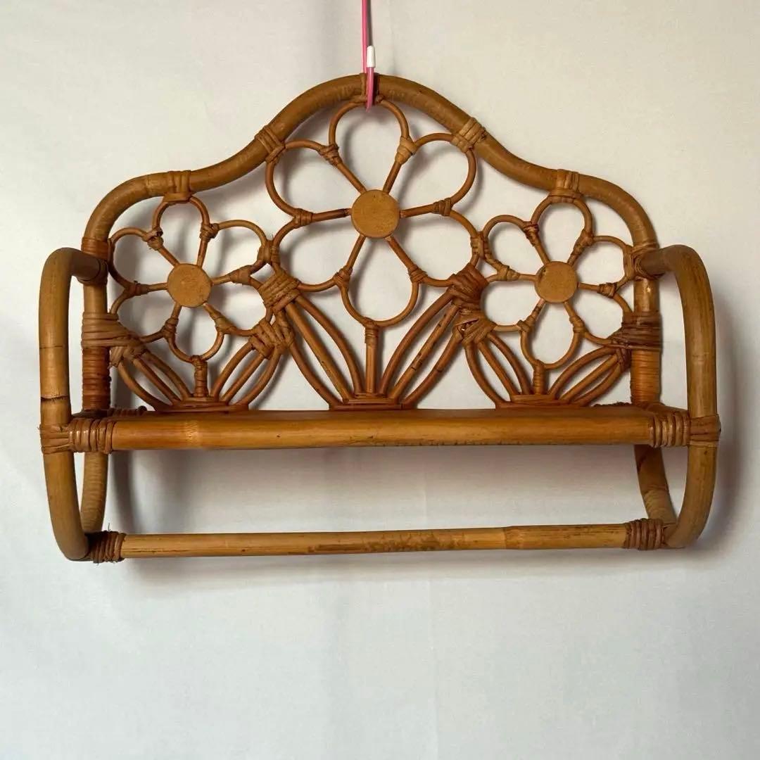ラタン製　花モチーフ壁掛け木製ラック