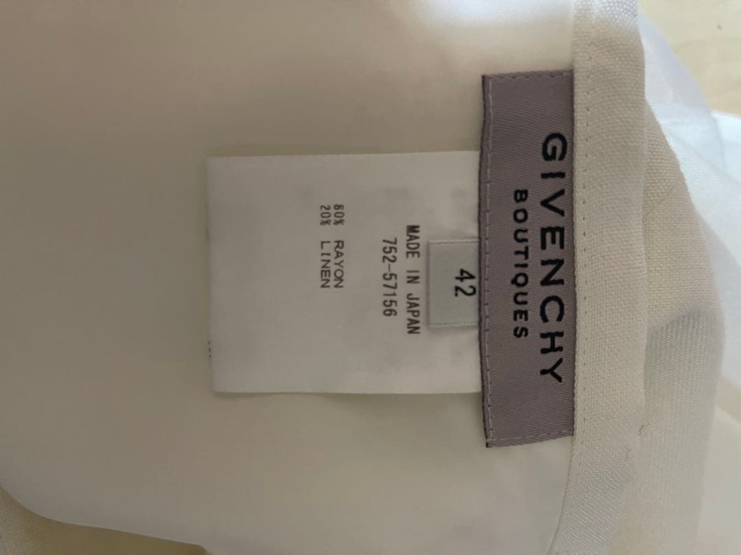 ゆか　　　春夏　ジバンシー　美ライン　スカート