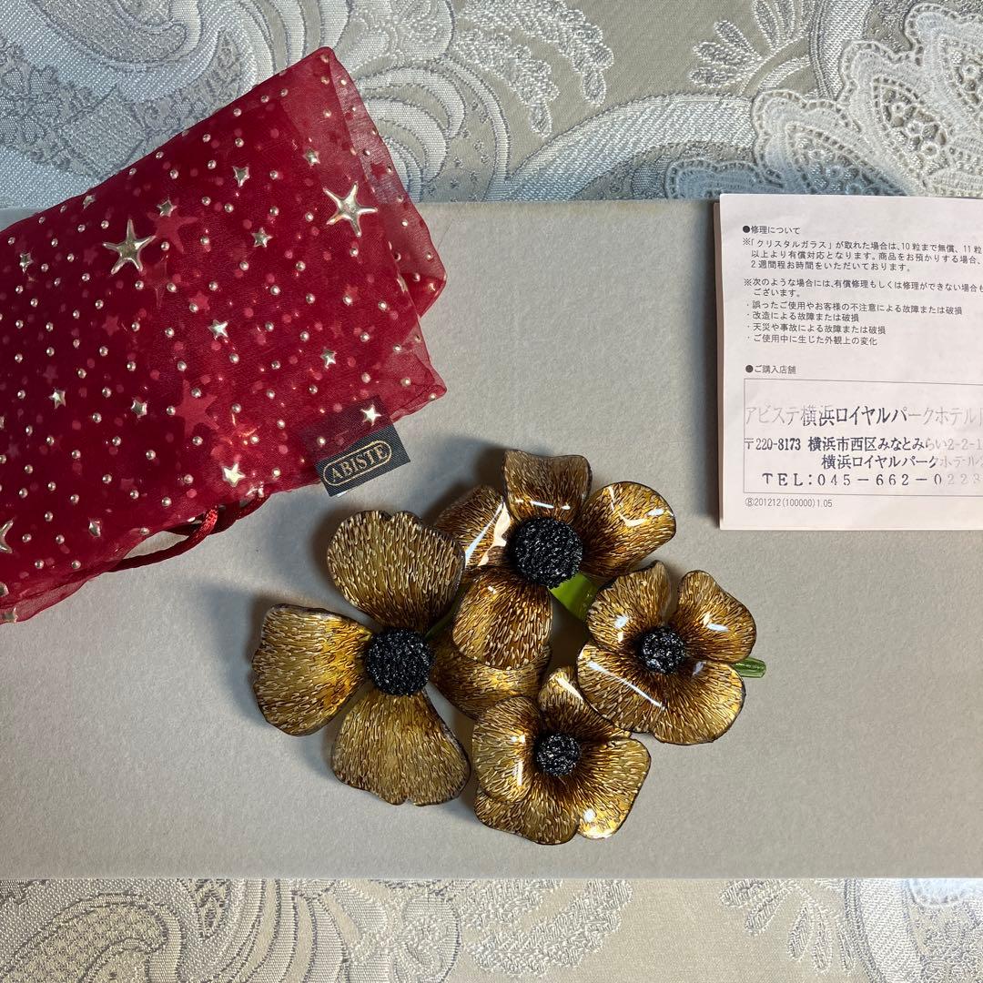 アビステ　フランス製花びらモチーフブローチ