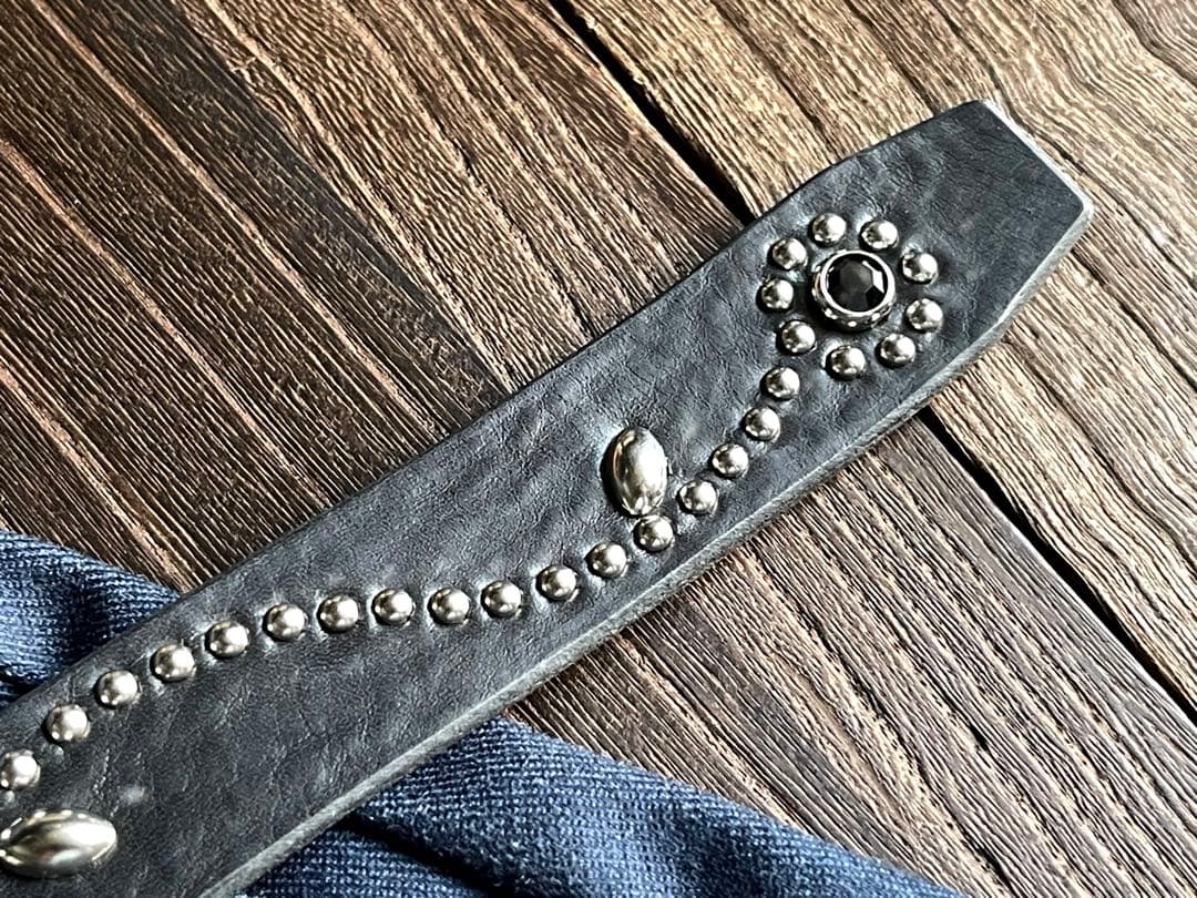 スタッズナローロングベルト　2.4cmシルバーシボ　フラワー　HTC CALEE