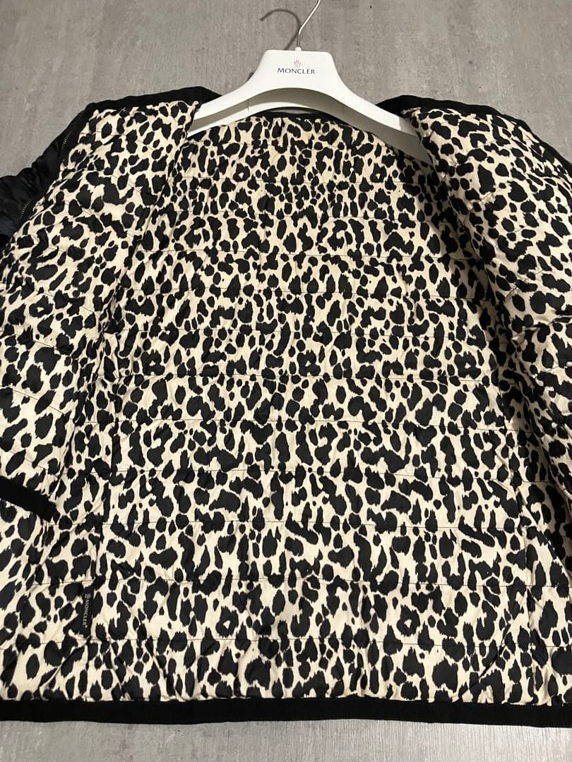 Moncler モンクレール　リバーシブルライトダウンジャケット