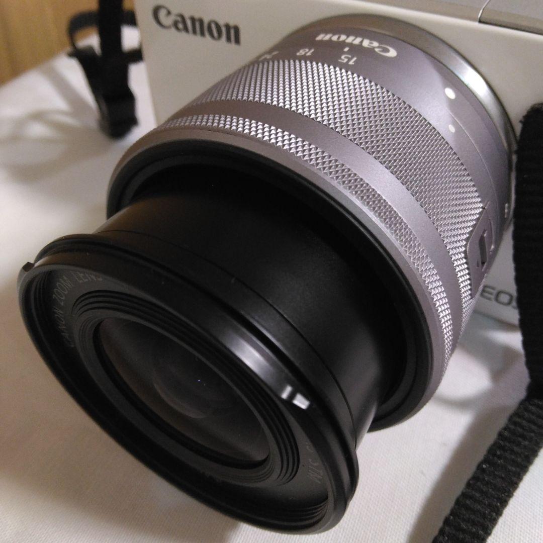 Canon ミラーレス一眼　EOS M10 デジタルカメラ　ホワイト