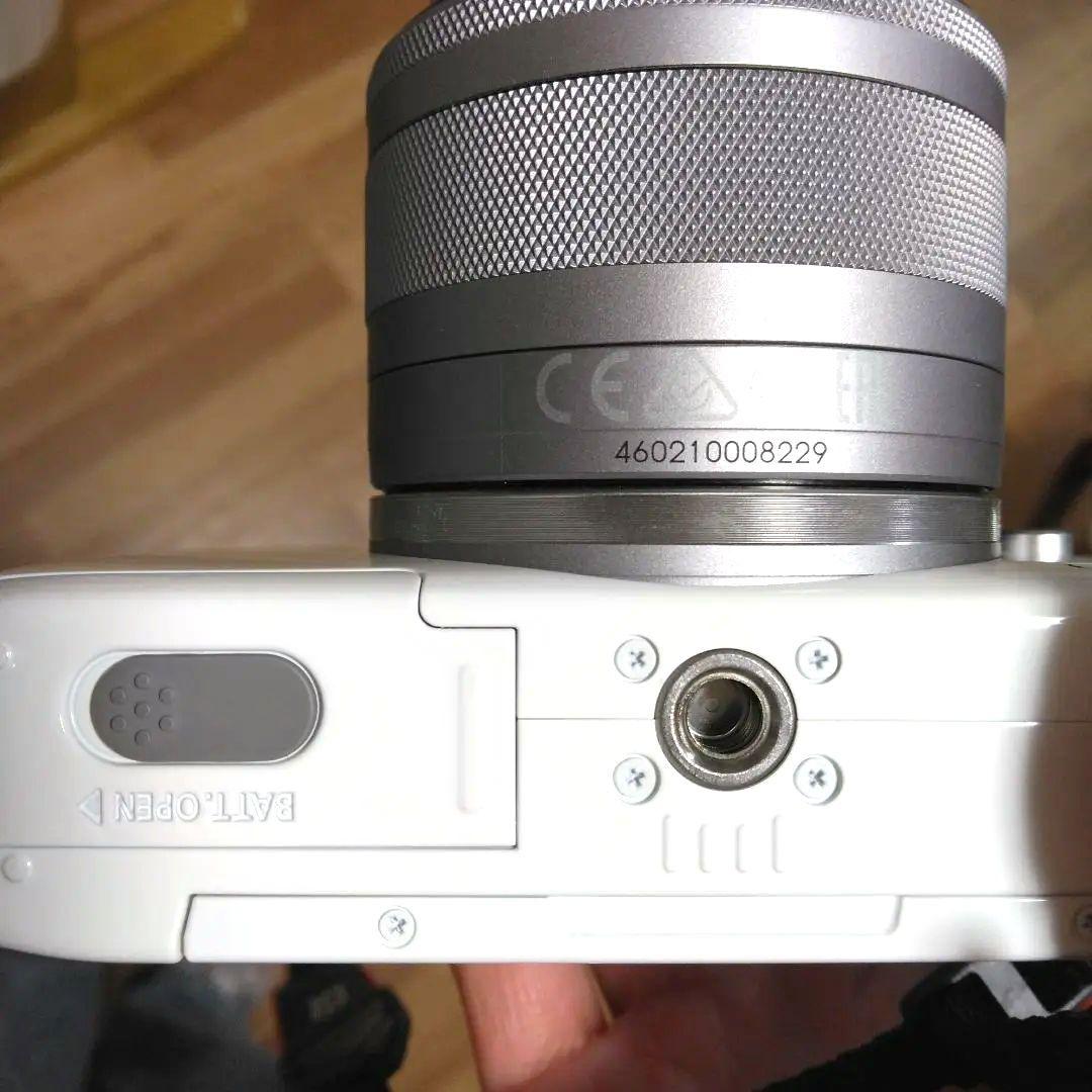 Canon ミラーレス一眼　EOS M10 デジタルカメラ　ホワイト