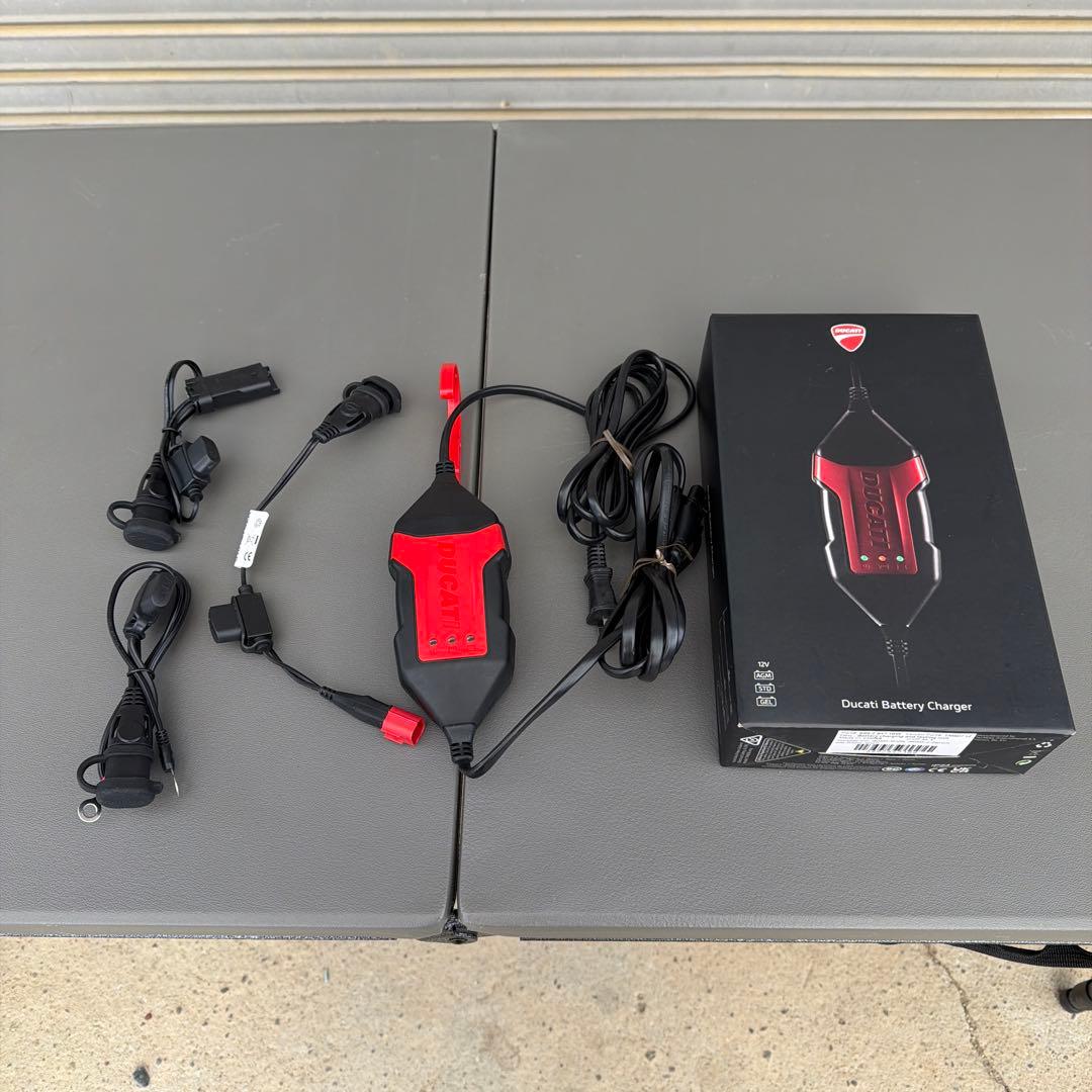 Ducati バッテリーチャージャー