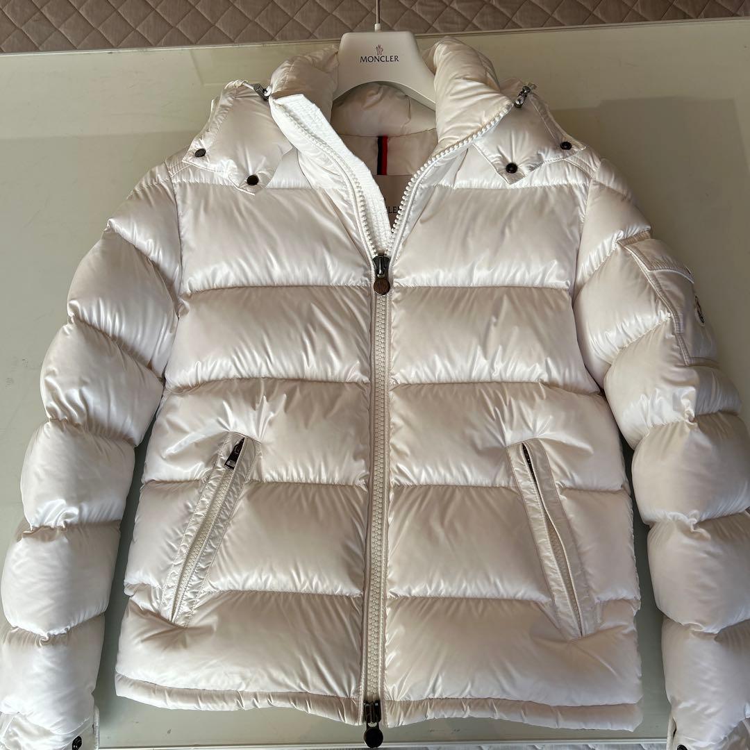 MONCLER ホワイト ダウンジャケット