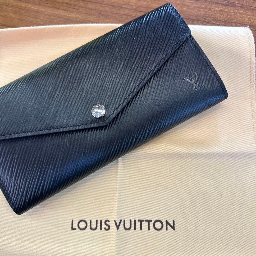 LOUIS VUITTON エピレザー ブラック長財布