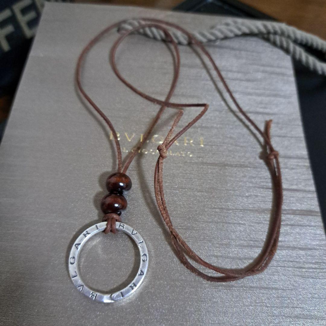 BVLGARI ロゴ入りシルバーリング&　チェーン　水牛革ネックレス