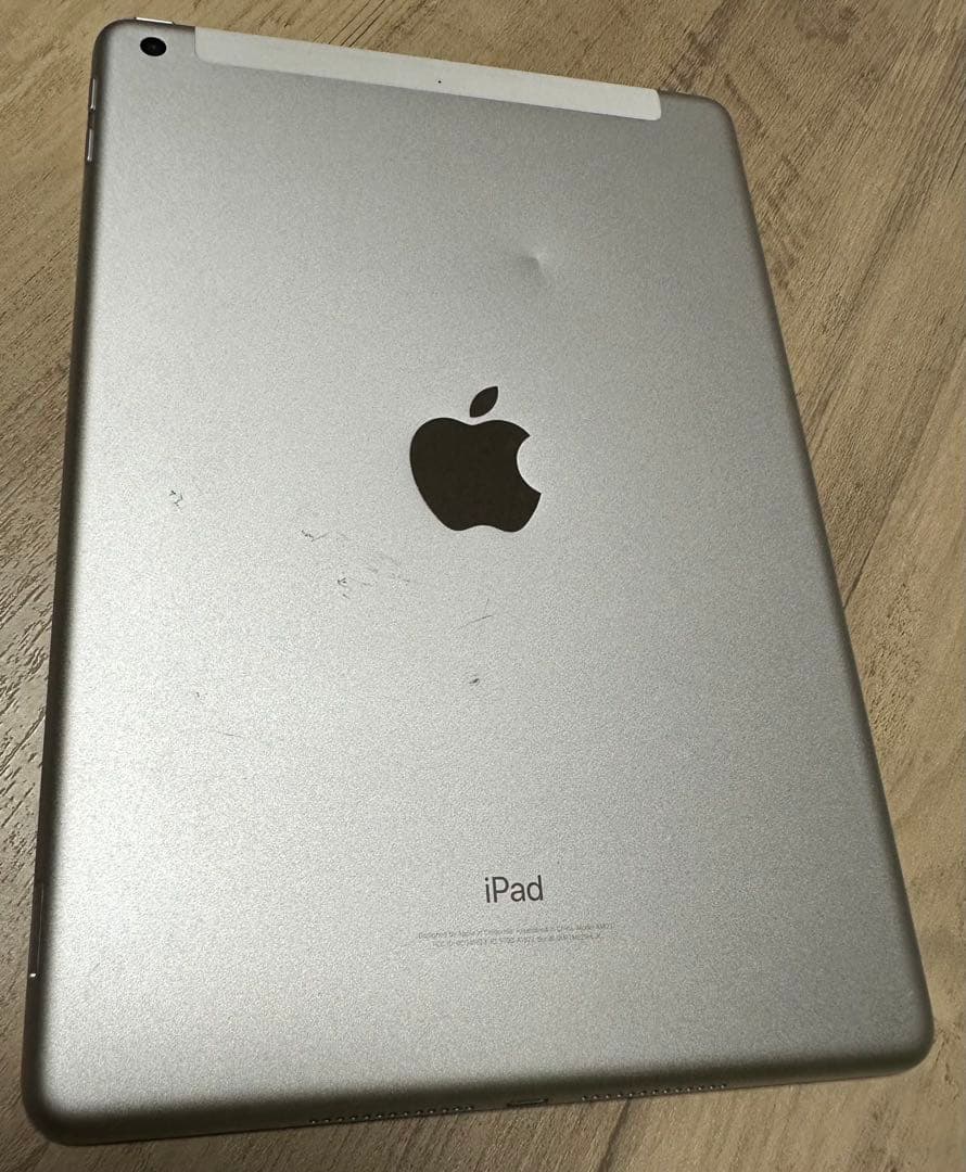 iPad（第5世代）32GB Wi-Fi＋Cellularモデル