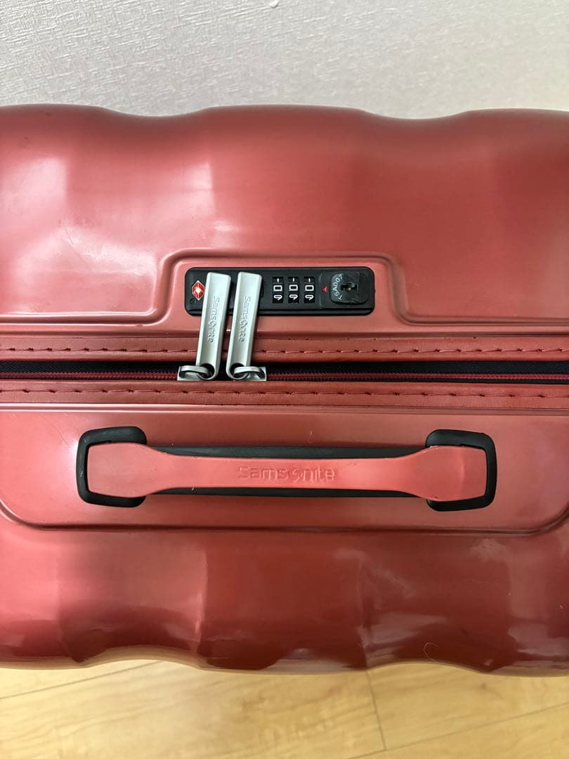 ☆美品☆サムソナイト　軽量　大容量　TSAロック コスモライト？赤系　送料無料♪